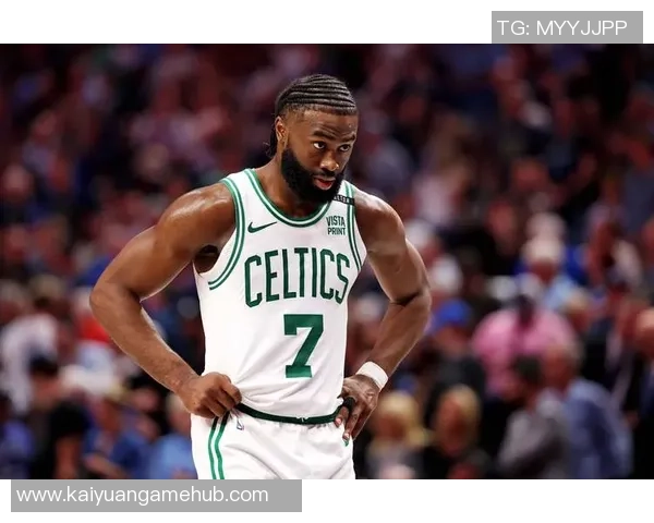 杰伦布朗高效表现三分球火力全开助力球队获胜